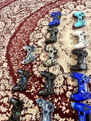 قطع غيار أجهزه بلستيشن4جميع القطع متوفره الأصلي والغير اصلي وبأقل الأسعار يوجد مثل الأزرار والقطع