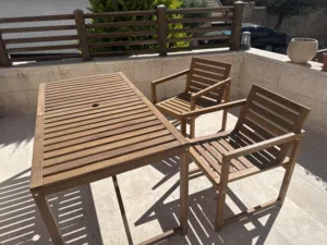 للبيع طاولة خارجية مع كرسيين من إيكيا IKEA NÄMMARÖ – بحالة ممتازة