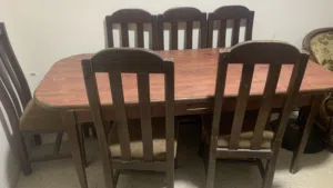 طاولة سفرة تفصيل خشب زان ملبسه فرميكه من فوق مكونة من ست كراسي مقاس 220سم