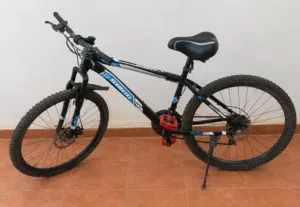 للبيع دراجة جبلية رياضية نظيفة دراجة Mountain Bike حجم ممتاز مع فرامل ديسك حجم 26