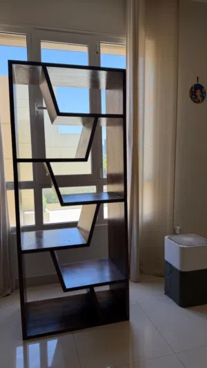 طاولات مع فاترينه