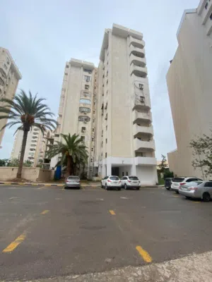 شقه.  لبيع. الدور عماره. ممتازه تشظيب ممتاز. الوقت الحالي. مستاجر. 3500. لبيع الدهماني.