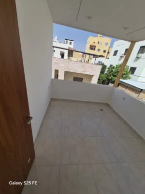 شقة فاخرة للبيع التاسعة ط3هندسي 93 م اطلالة بحرية