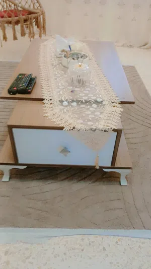 طاولات جانبيات