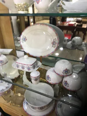 طقم سفرة جديد غير مستعمل 73 قطعة