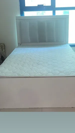 سرير مفرد ونص