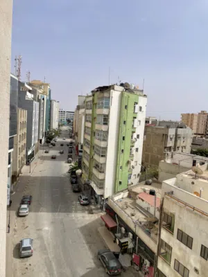 صالة بعد نادي النصر و قبل مصرف التجارة و التنمية
