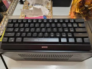 كيبورد احترافي ميكانيكي يحتوي على اضائه RGB مستعمل نضيف كلش كله شغال السعر 30 الف