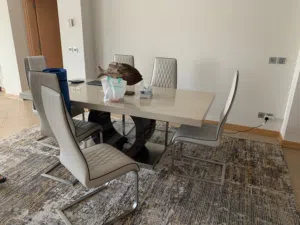 طاولة طعام مع ست كراسي