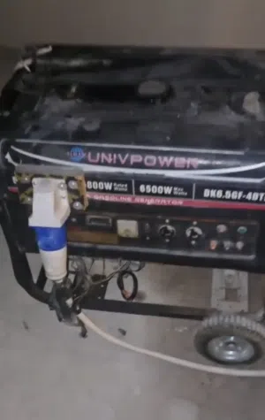 للبيع جنريتر بترول قوة 6.500w  For sale: 6500w petrol generator
