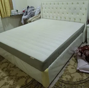 غرفة نوم بدون دولاب