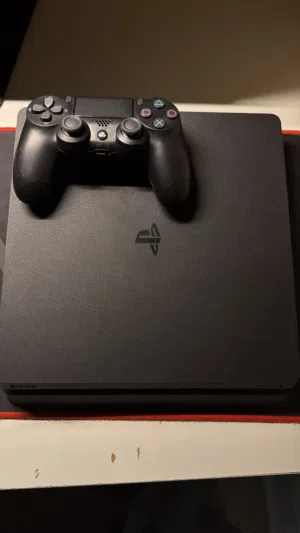 بلايستيشن 4 مستعمل مع شريط GTA 5 السعر 550 غير قابل للتفاوض