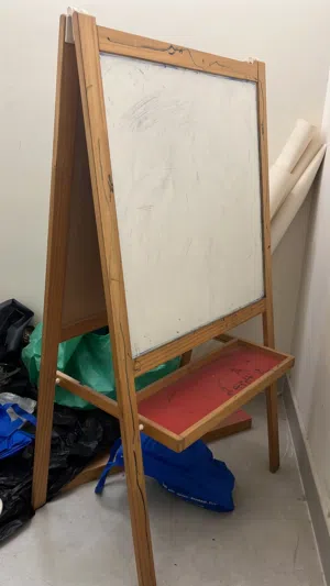 للبيع سبوره تصلح حق تدريس وصوب حق كتابه بالاقلام وصوب حق طبشور