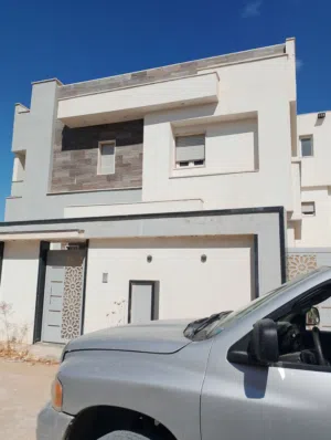 فيلا للبيع دورين الدور التاني مفصول باب خارجي