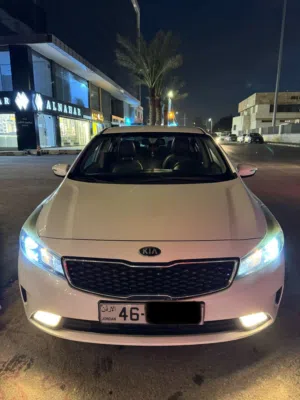 للبيع كيا k3 موديل 2018 ( مواصفات كاملة ) فل كامل بدون فتحة وبدون مفتاح