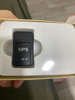 جهاز تتبّع GPS صغير (موديل GF-07)، يستخدم لمعرفة موقع أي شيء بسهولة مثل السيارة أو الحقيبة