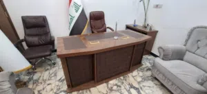 ميز مكتبي عدد 3 مع كراسي مكتب