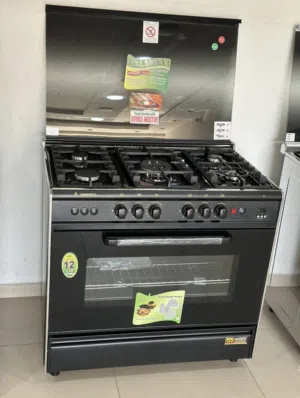 غاز يونيفرسال ايطالي 90*60 مع مراوح وشاشة ومناصب سكب بسعر التكلفة تتوفر لدينا خدمة التوصيل