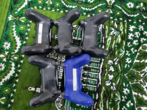 ايادي بلاي ستيشن فور