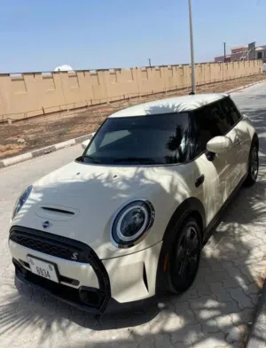 Mini Cooper S coupe 2022 in perfect condition