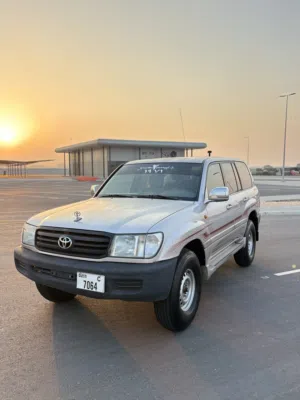 تويوتا لاندكروزر خليجيV6 موديل 2002 جير عادي المواصفات GXR فتحة ممشى 335,000