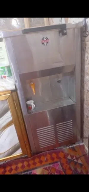 براد ماء نضيف