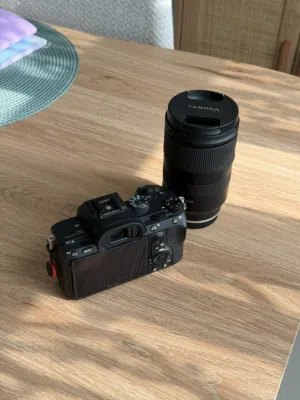 للبيع: كاميرا Sony A7 III (مارك 3) مع عدسة Tamron 28-75mm f/2.8