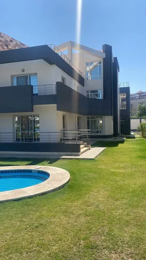 4 Bedrooms . 3 Bathrooms . 175 m21