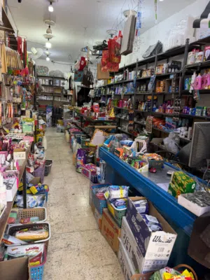 محل ادوات منزلية ومنظفات ونثريات للبيع