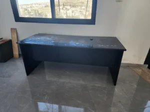مكتب خشب مستعمل شبه جديد
