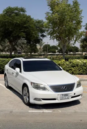 Used Lexus LS in Ajman