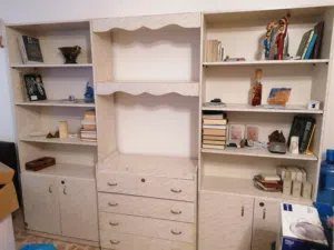 مكتبة رفوف كتب كبيرة