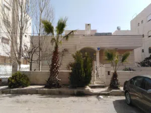 322 m2 3 Bedrooms Villa for Sale in Amman Khalda