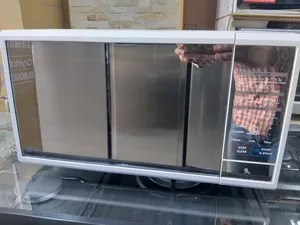 ميكروويف 30 لتر نوع LG لون ابيض بحاله ممتازه جدا