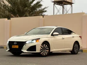 Used Nissan Altima in Al Dakhiliya
