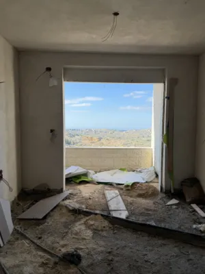 شقة للبيع بيرزيت مقابل الجامعة