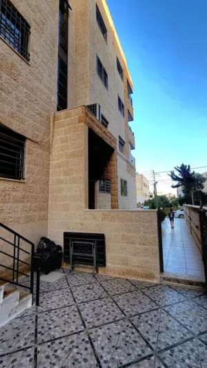 شقه مميزه للبيع بأفضل منطقه في طبربور ( ابو عليا ) بموقع هادئ جدا ومخدوم من كافة الخدمات المميزة.