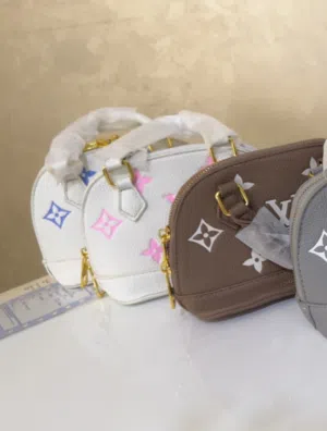 LV هاي كواليتي جلد طبيعي