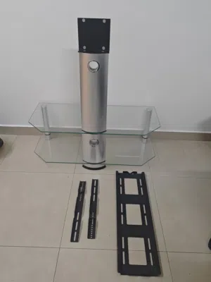 طاوله مع حامل للشاشه