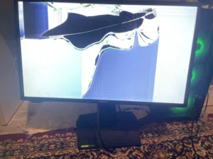 شاشة اسوس مكسورة