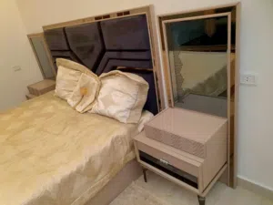 غرفة نوم نوع باريس للبيع متكونة من تسعة قطع