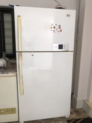للبيع ثلاجة ومكيف وفريزر