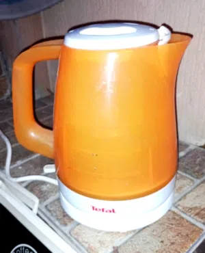 غلاية مياه كهربائية تيفال ديلفيني فيجن (Tefal Delfini) سعة 1.5 لتر بحالة ممتازة.