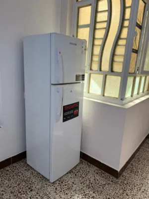 ثلاجه مستعمل نضيفه جدا استعمال شهر واحد فقط تجميد وتبريد فول ماركة شونك حجم 20قدم مستعجل ع البيع