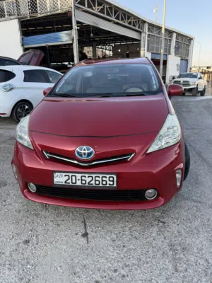 Toyota prius v 2012