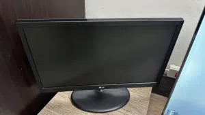 شاشة كومبيوتر بحالة جيدة - LG Monitor in a good condition