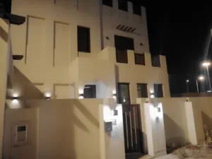 فيلا للايجار ديار المحرق واسعه نص مفروش شامل الكهرباء