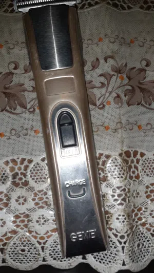 ماكينة حلاقة رجالي لإزالة الشعر بسعر مميز جدا ا