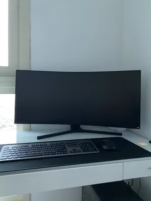 Powerfull Computer with curved monitor