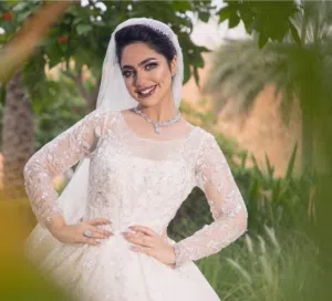 فرصة للتجار او العرايس فساتين زفاف جميلة للبيع بسعر التصفية